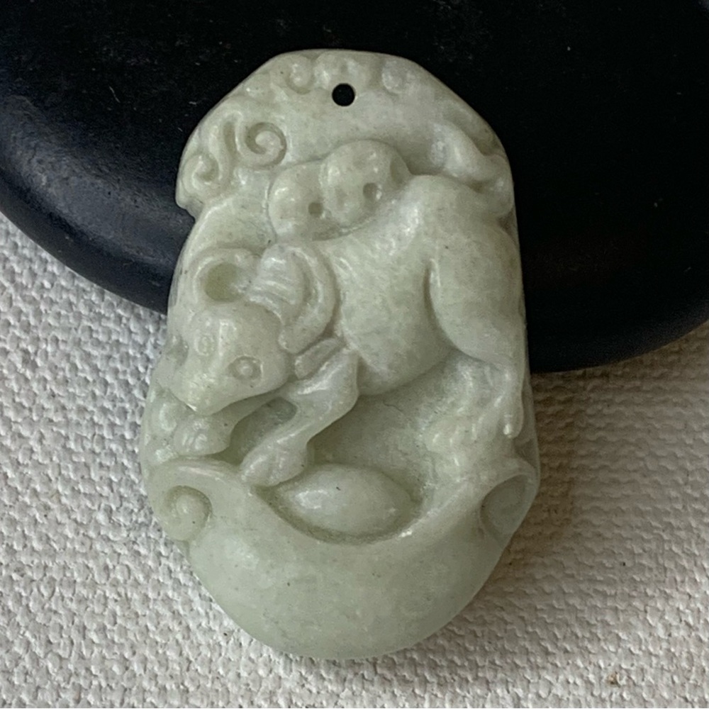 Chinese Zodiac Jade Ox Pendant Carved Stone Bull Animal Amulet Talisman 1.4"